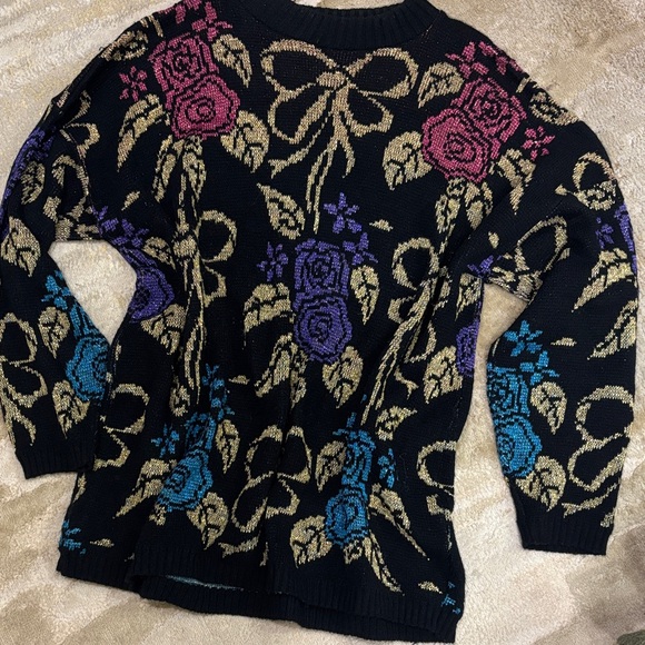 Vintage- basic edition- Floral Patterned Black Sweater - Picture 1 of 7